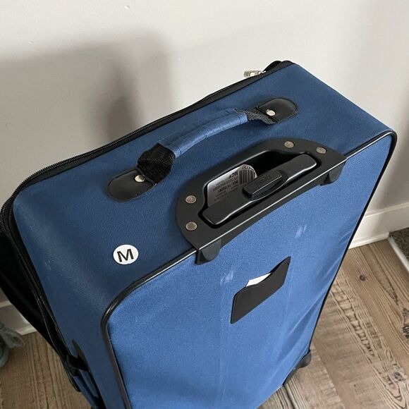 $239 TAG Freehold  28”Softside Spinner Luggage Suitcase DEEP BLUE travel bag - Picture 13 of 15